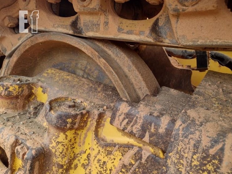 2015-komatsu-d61ex-23-image-29