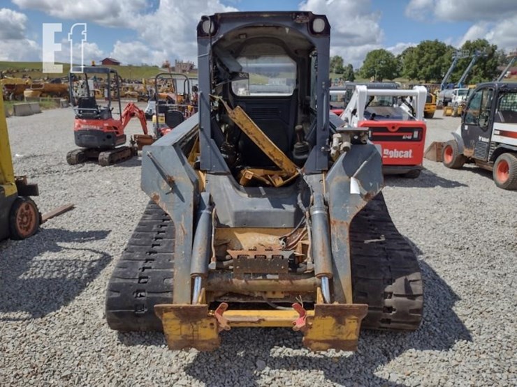john-deere-329d-image-2