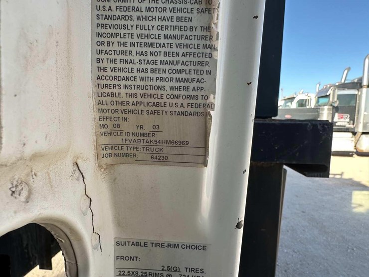 2004-freightliner-fl70-image-4