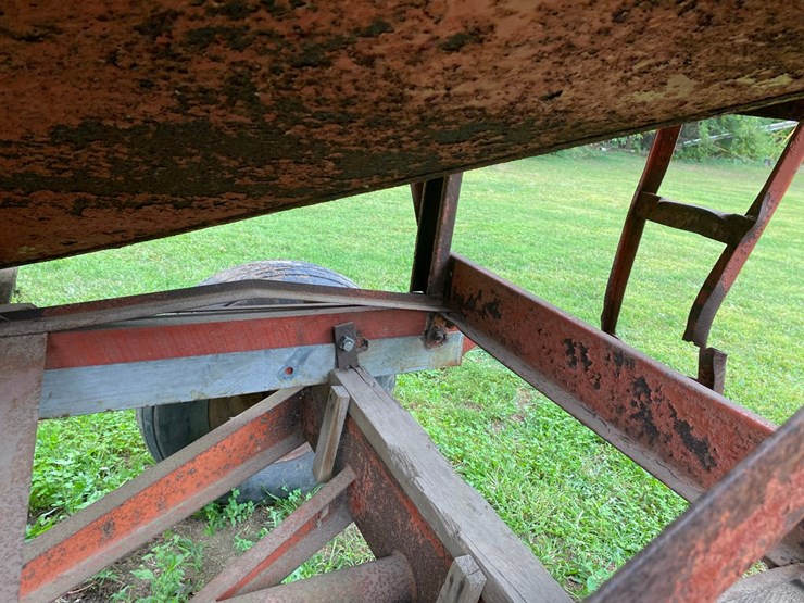 j-&-m-210-gravity-wagon-image-22