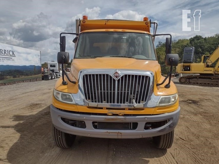 2018-international-durastar-4300-image-2