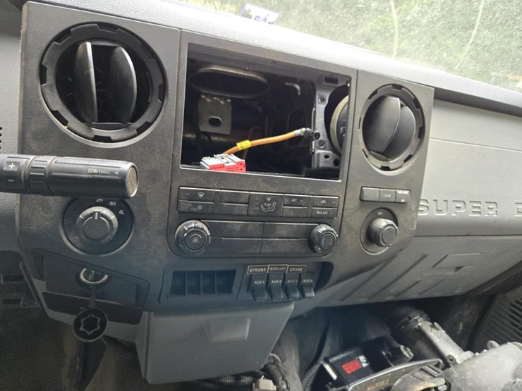 2014-ford-f550-image-24