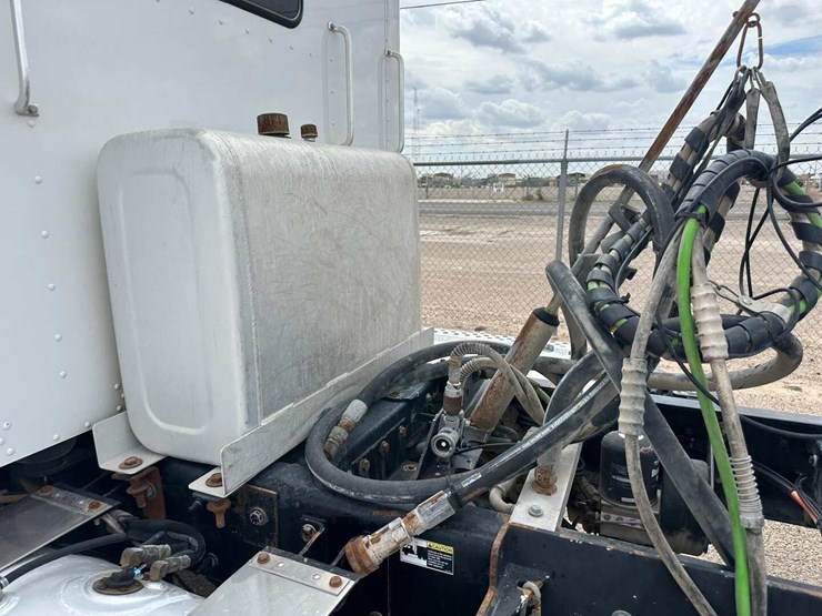 2019-kenworth-t800-image-7