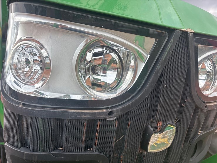 2012-john-deere-6125r-tractor-image-16