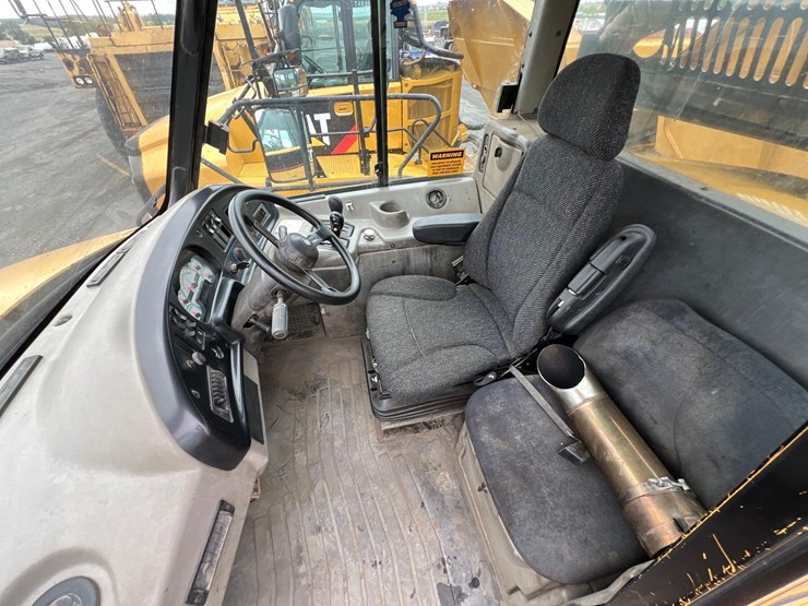 caterpillar-740-image-15