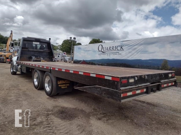 2016-peterbilt-348-image-57