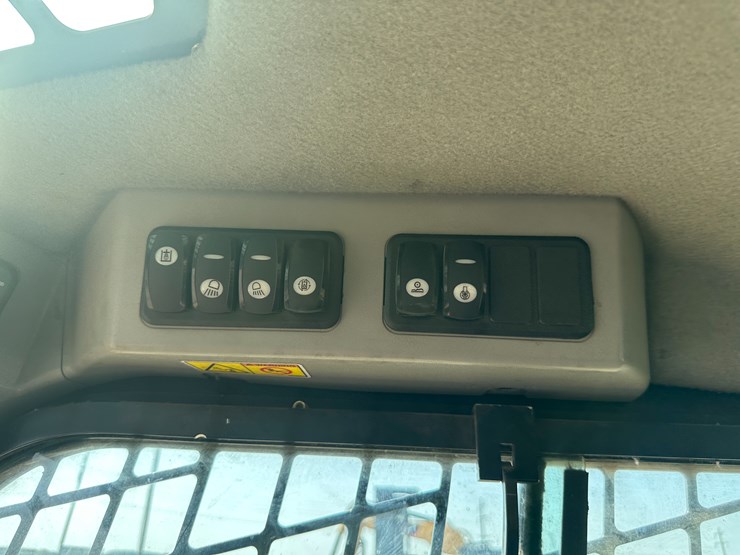 2018-caterpillar-299d2-xhp-image-57