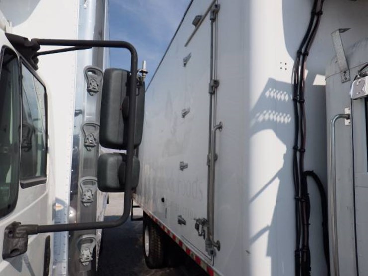 2014-peterbilt-337-image-5