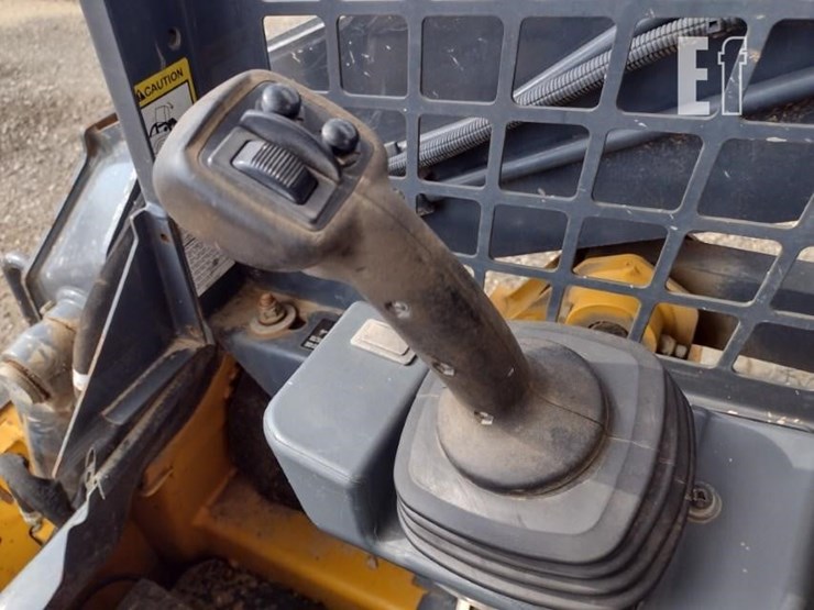 2022-deere-317g-image-9