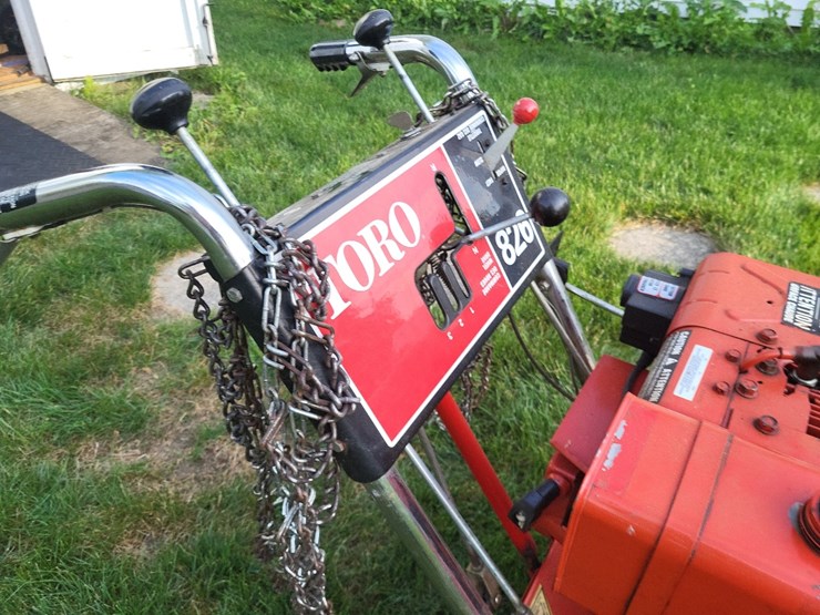toro-826-walk-behind-snowblower-image-12