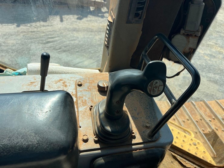 deere-750c-image-20