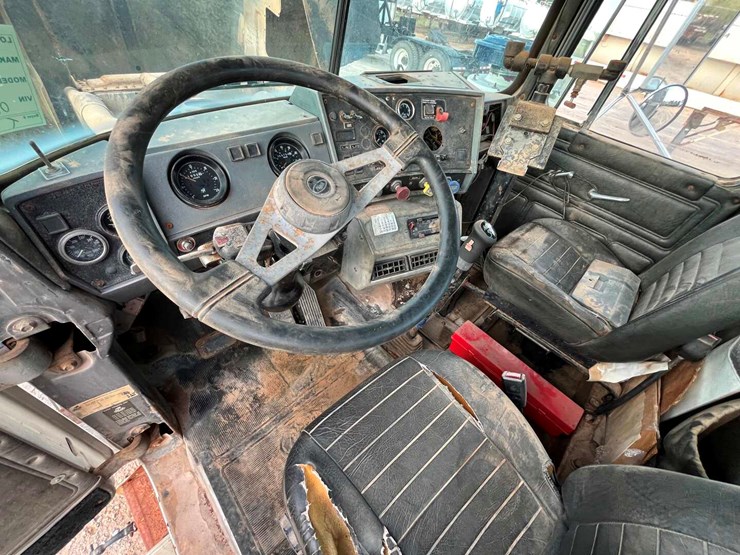 1992-mack-rd688s-image-9
