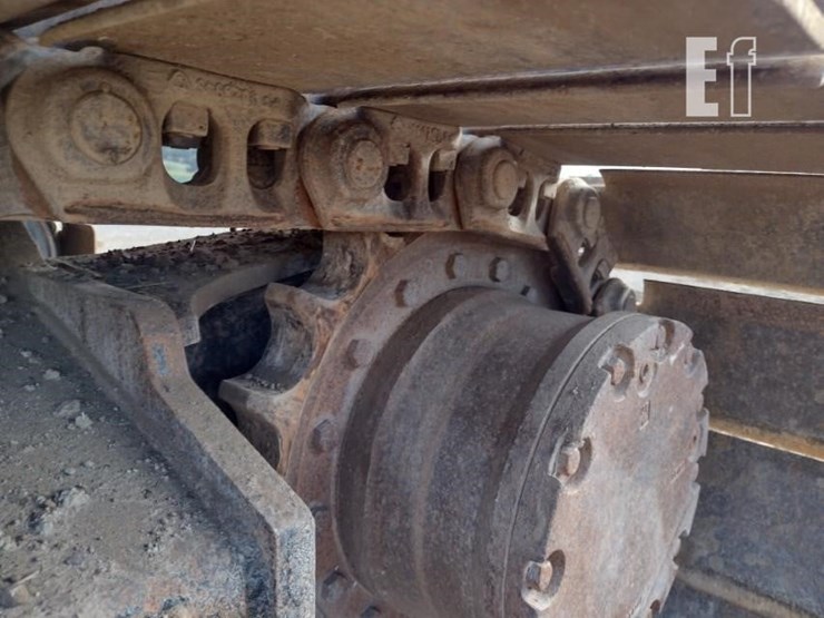 2010-deere-120d-image-27