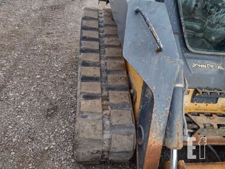 2015-deere-329e-image-34