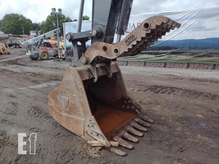 2021-deere-250g-lc-image-16