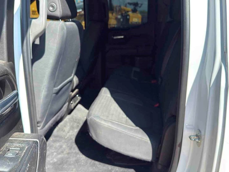 2020-chevrolet-silverado-image-8