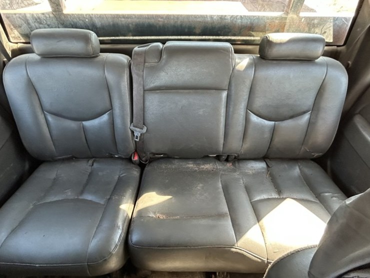 2005-gmc-3500-image-23