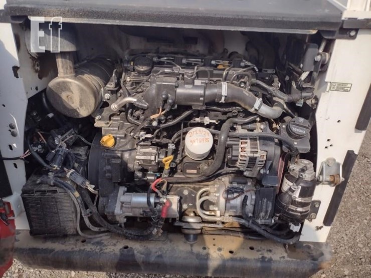 2019-bobcat-t740-image-38