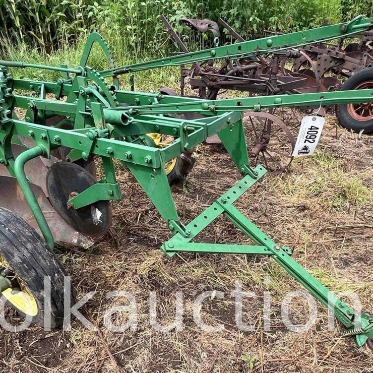 JOHN DEERE 3BTM PULL TYPE PLOW - 14"