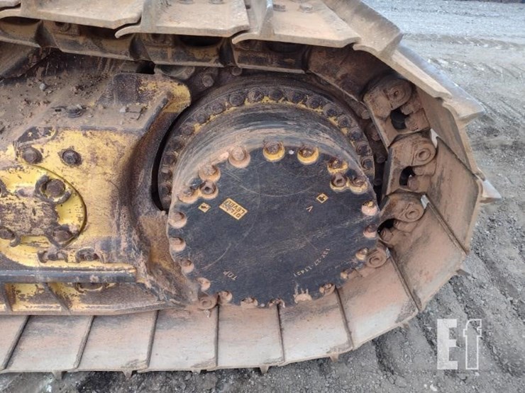 2015-komatsu-d61ex-23-image-24