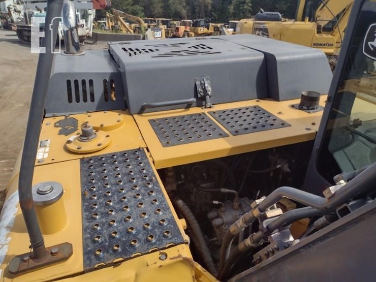 2013-deere-210g-lc-image-45