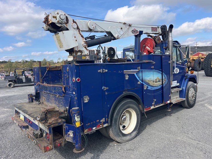 2002-freightliner-fl80-image-4