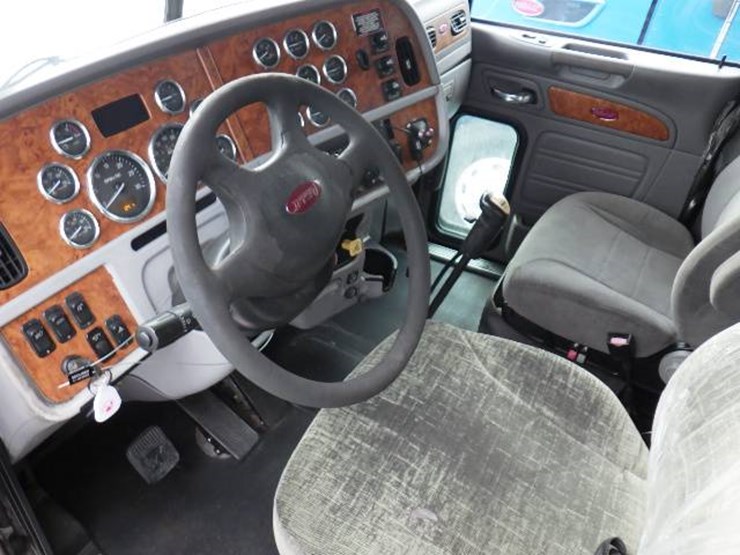 2007-peterbilt-386-image-12