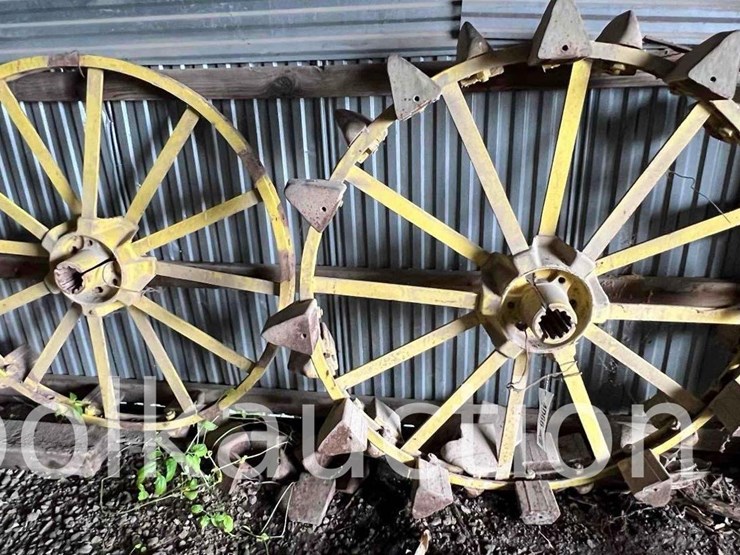 52"-john-deere-rear-skeleton-steel-wheels-w/-some-lugs-image-1