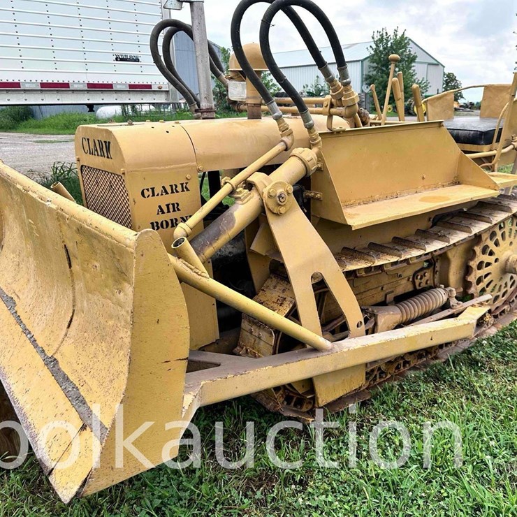 CLARK AIR BORNE MILITARY CRAWLER (NO TAG)