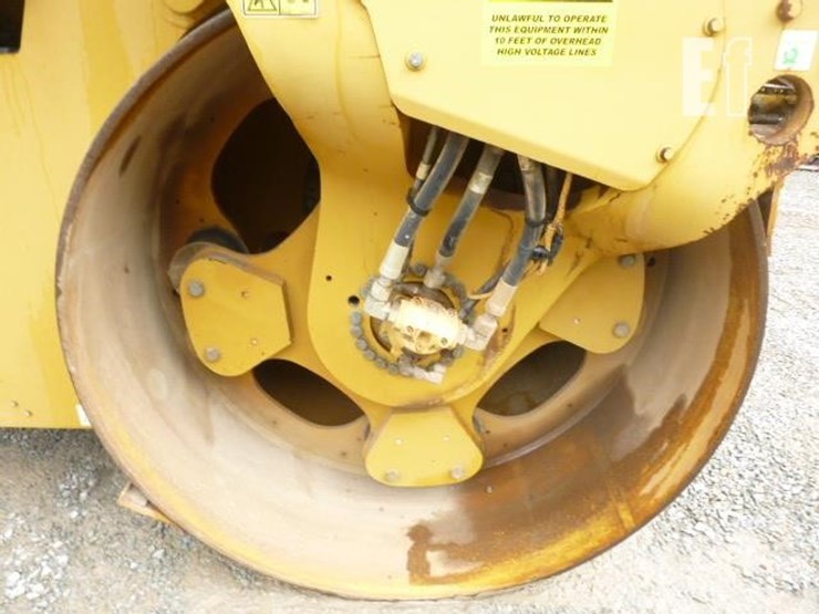 2014-caterpillar-cb64-image-14