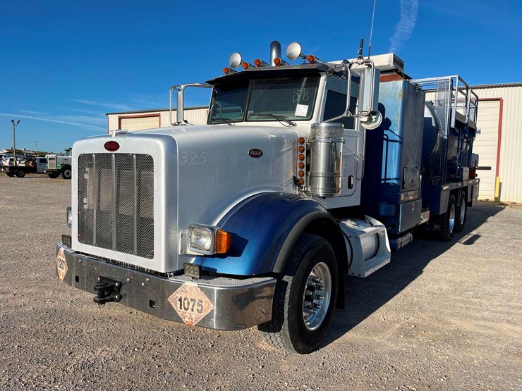 2010-peterbilt-367-image-1