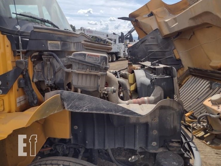 2018-international-durastar-4300-image-17