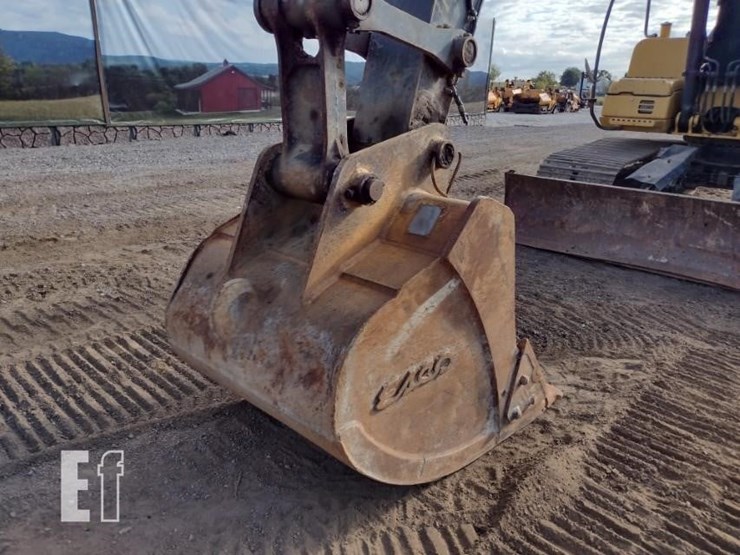 2010-deere-120d-image-17