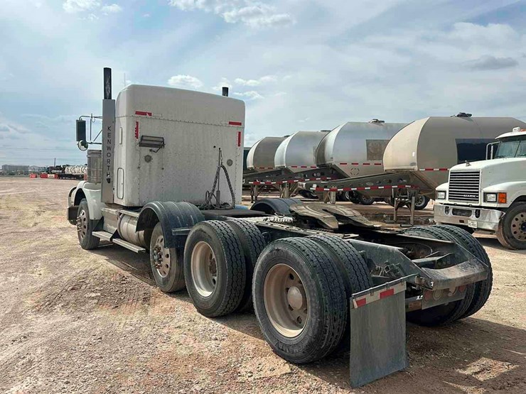 2012-kenworth-t800-image-4