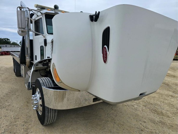 2006-peterbilt-335-image-14