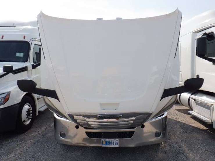 2019-freightliner-cascadia-126-image-15