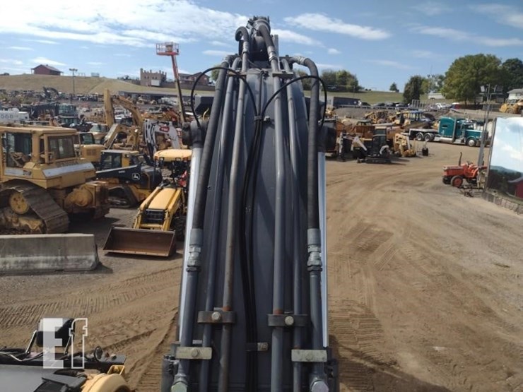 2013-deere-210g-lc-image-50