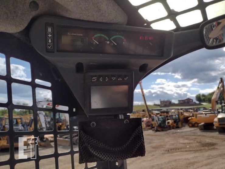 2022-deere-317g-image-7