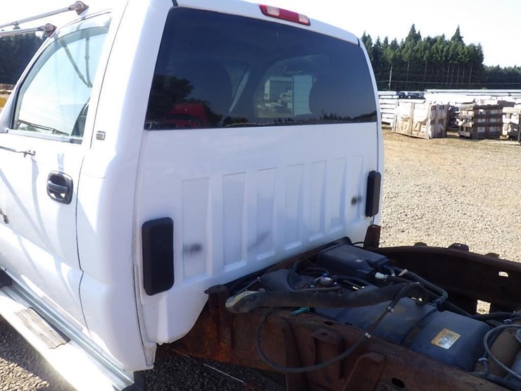 2005-chevrolet-3500-image-11