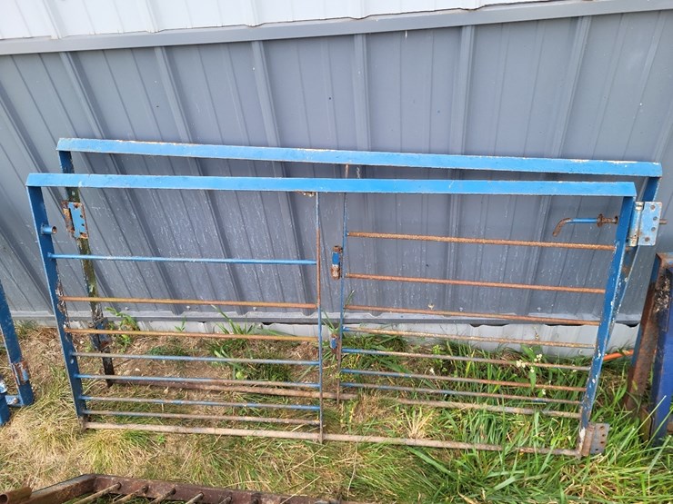 (7)-walk-through-front-livestock-gates---tag-#342-image-11