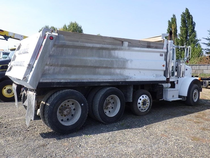 2008-peterbilt-367-image-3