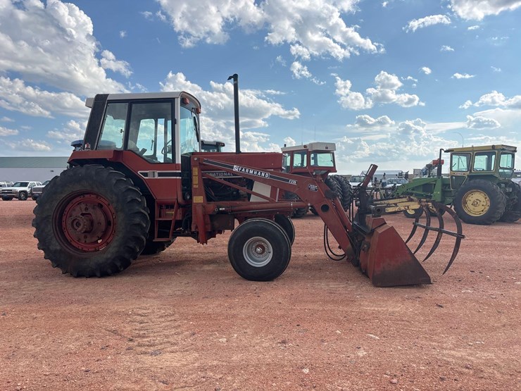 1979-international-1086-tractor-image-5