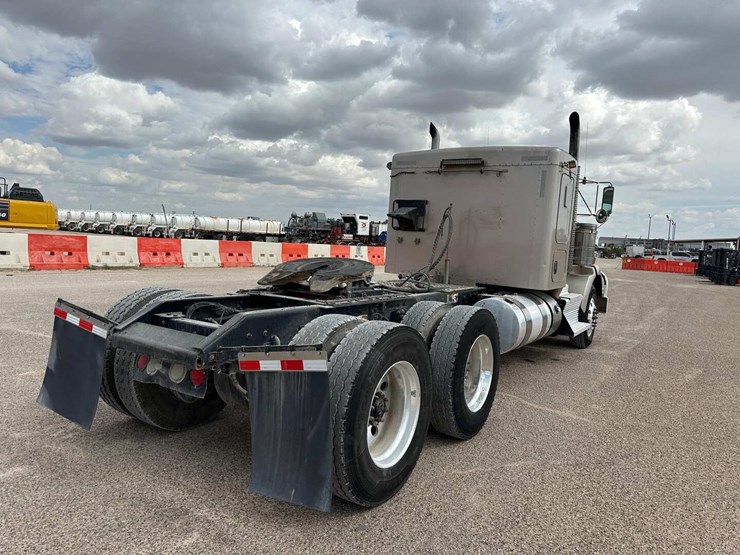 2012-kenworth-t800-image-9