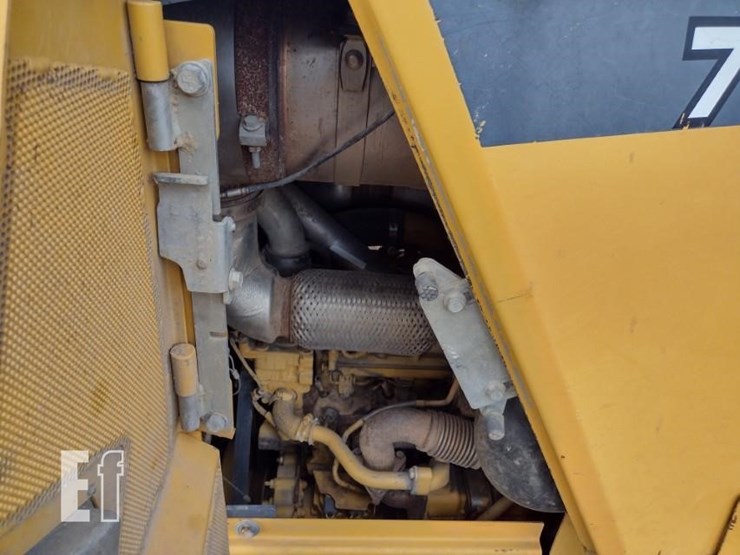 2018-deere-750k-lgp-image-17