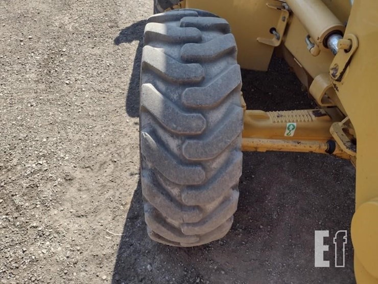 2004-caterpillar-420d-image-23
