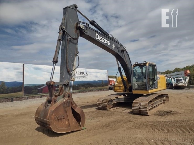 2013-deere-210g-lc-image-53