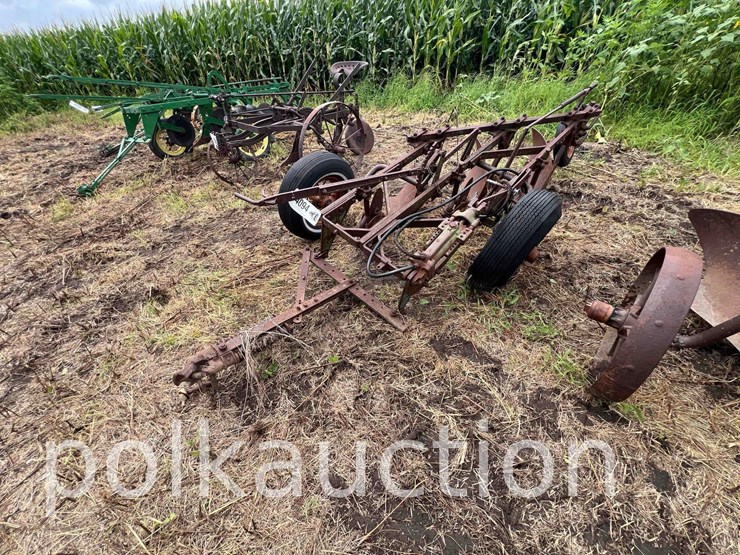 john-deere-3btm-pull-type-plow---14"-image-2