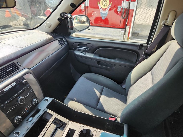 2013-chevrolet-tahoe-image-27
