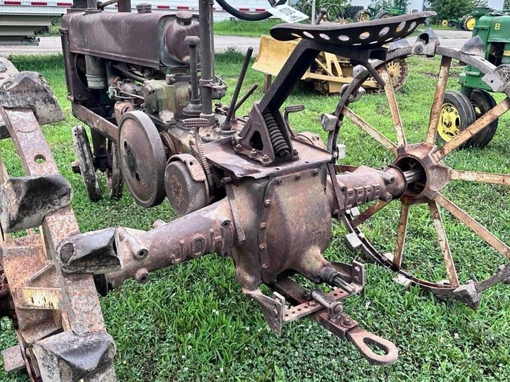 john-deere-b-image-8