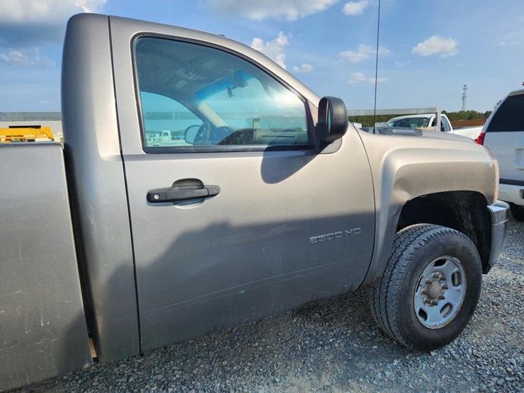 2014-chevrolet-2500-image-15